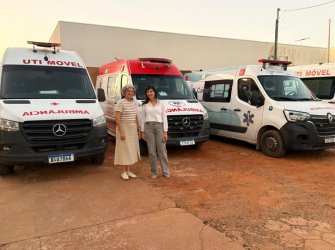 4_novas_ambulancias_no_hospital_francisco_sales_prefeita_girleide_rovari_e_secretaria_de_saude_monique_dalletezze