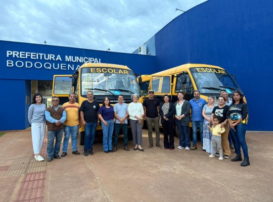 bodoquena_recebe_dois_onibus_escolares_novos_e_tres_veiculos