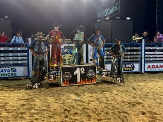 cowboys_brilham_na_arena_e_encerram_com_chave_de_ouro_o_1o_bodoquena_rodeio_festival