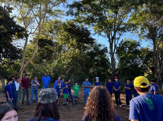 plantando_mudas_em_bodoquena